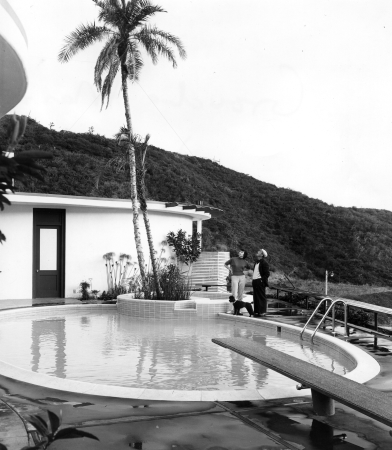 Trousdale Estates 1962 1 Groucho Marx and his wife in their backyard.jpg